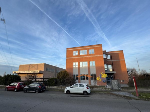 locale commerciale in affitto a Parma