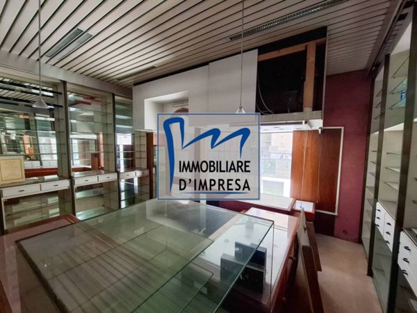 negozio in affitto a Parma