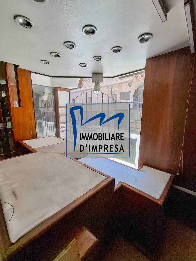 negozio in affitto a Parma