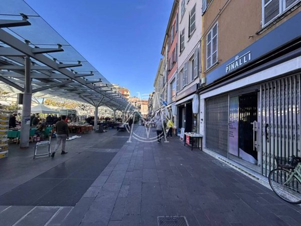 negozio in affitto a Parma in zona Centro Storico