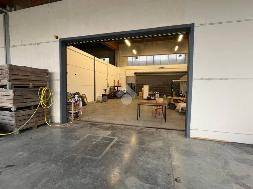 locale commerciale in affitto a Parma in zona Pablo