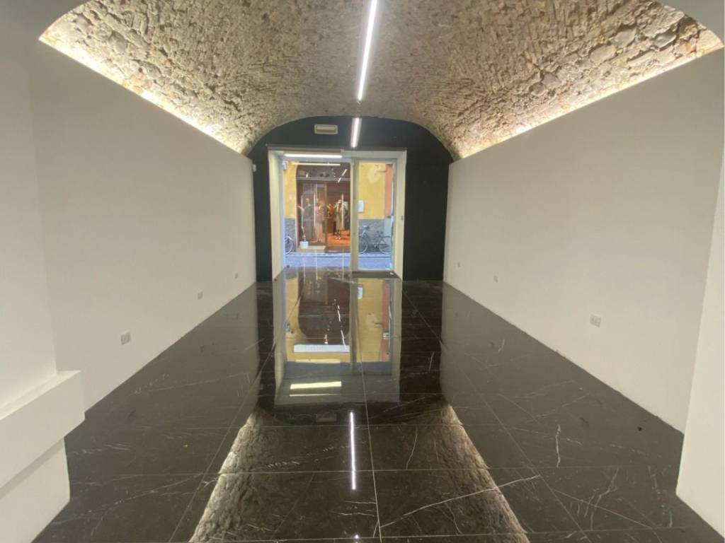 negozio in affitto a Parma in zona Centro Storico