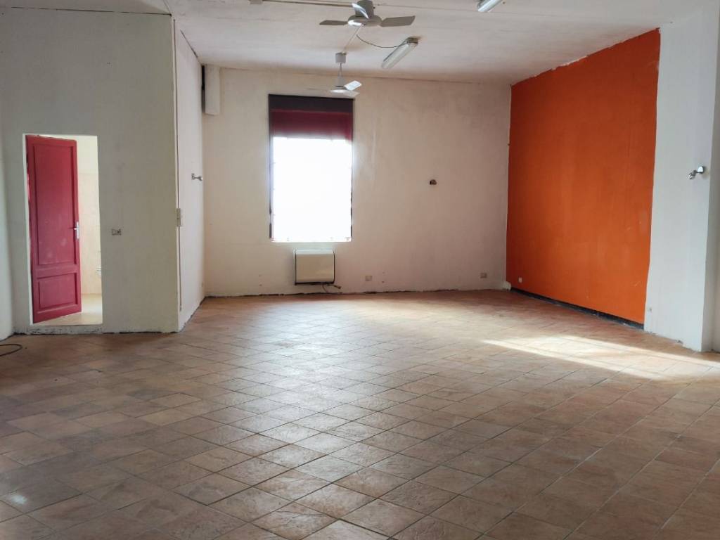 negozio in affitto a Parma in zona San Leonardo