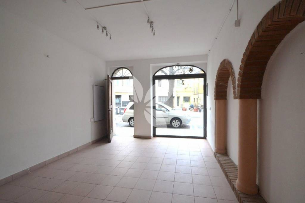 negozio in affitto a Parma in zona Oltretorrente