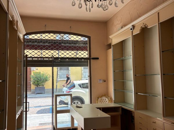 negozio in affitto a Parma