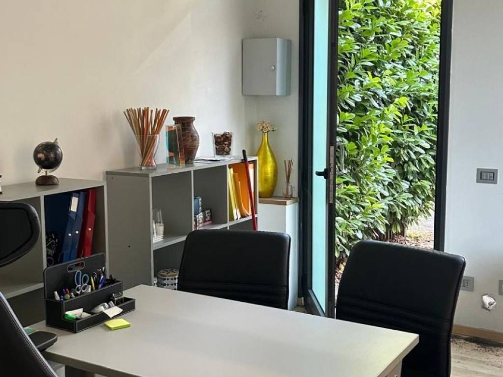 negozio in affitto a Parma in zona Pablo