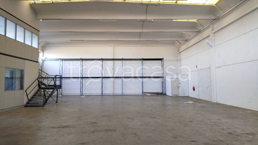 locale commerciale in affitto a Parma in zona Botteghino