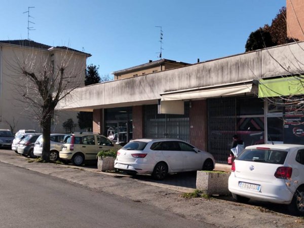 negozio in affitto a Parma in zona San Lazzaro