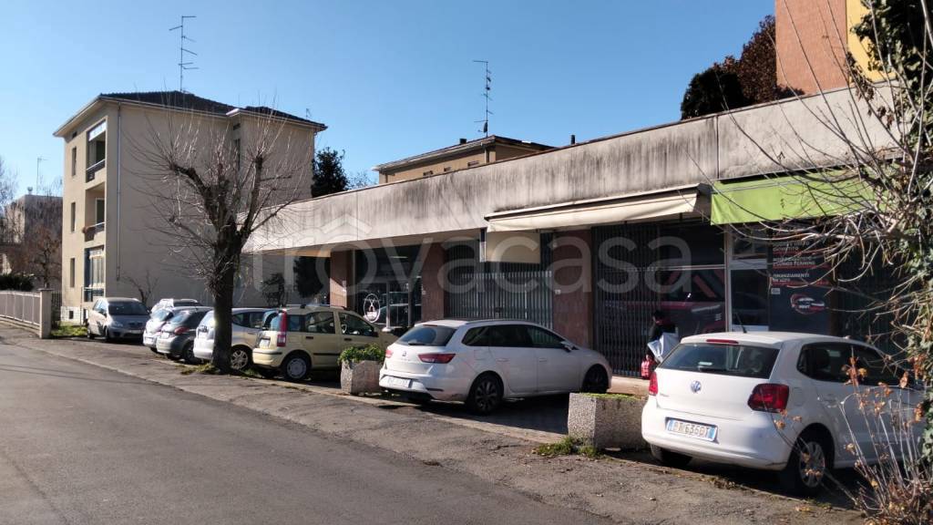 negozio in affitto a Parma in zona San Lazzaro
