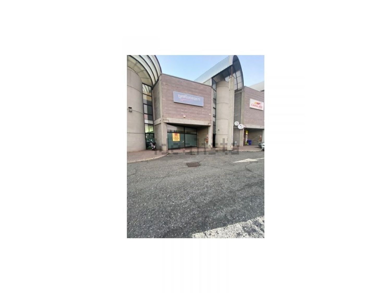 locale commerciale in affitto a Parma