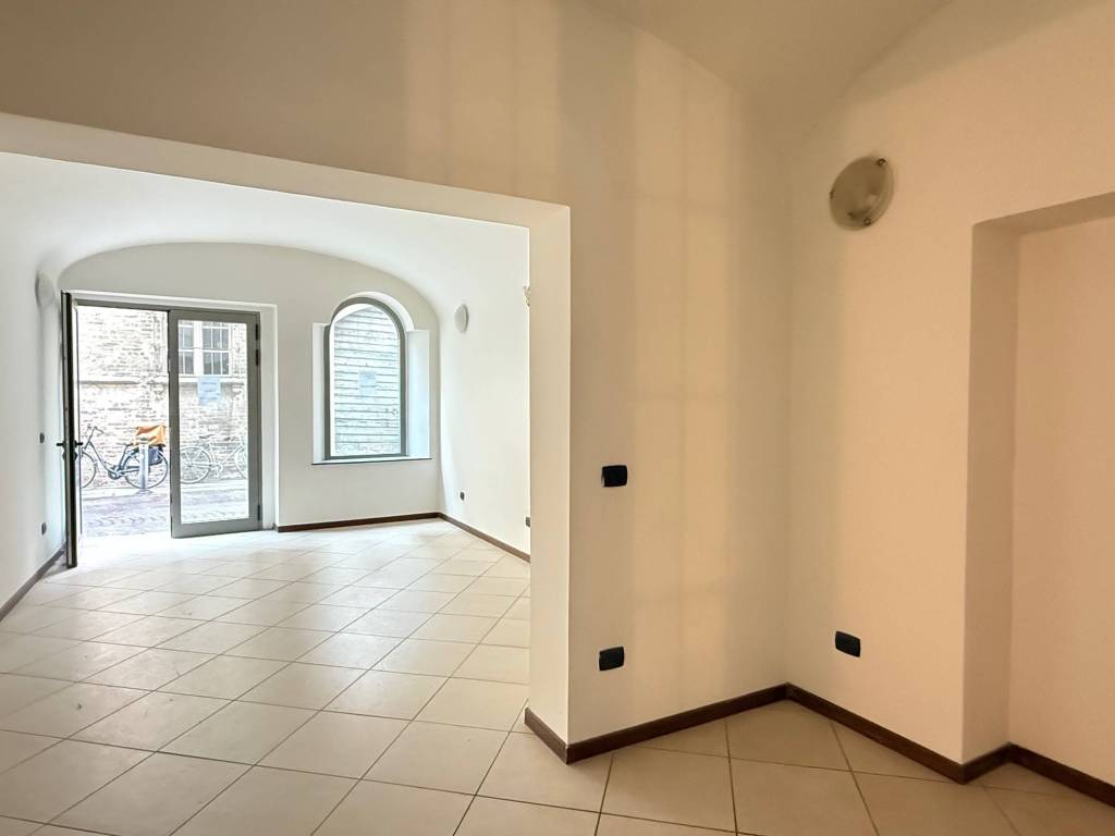 negozio in affitto a Parma