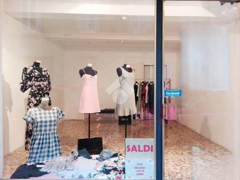 negozio in affitto a Parma in zona Centro Storico