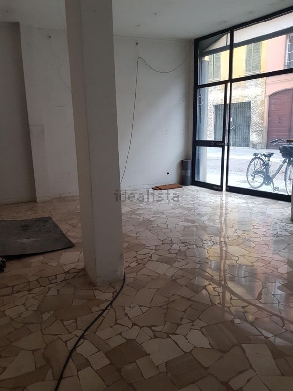 negozio in affitto a Parma