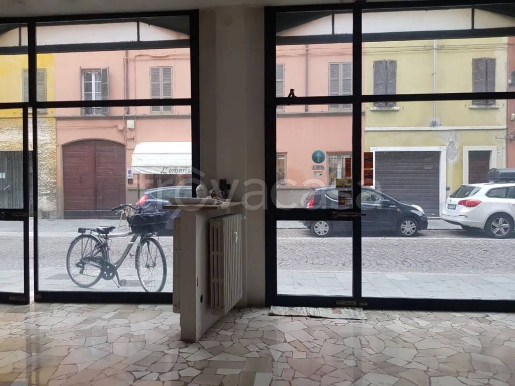 negozio in affitto a Parma in zona Centro Storico