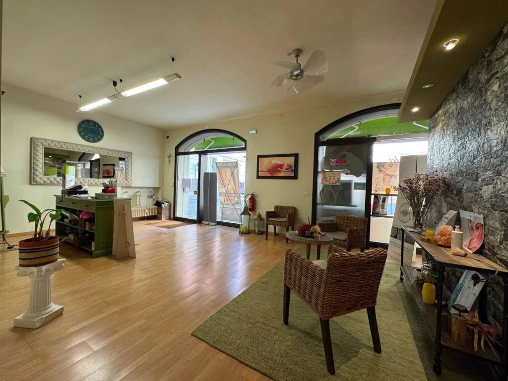 negozio in affitto a Parma