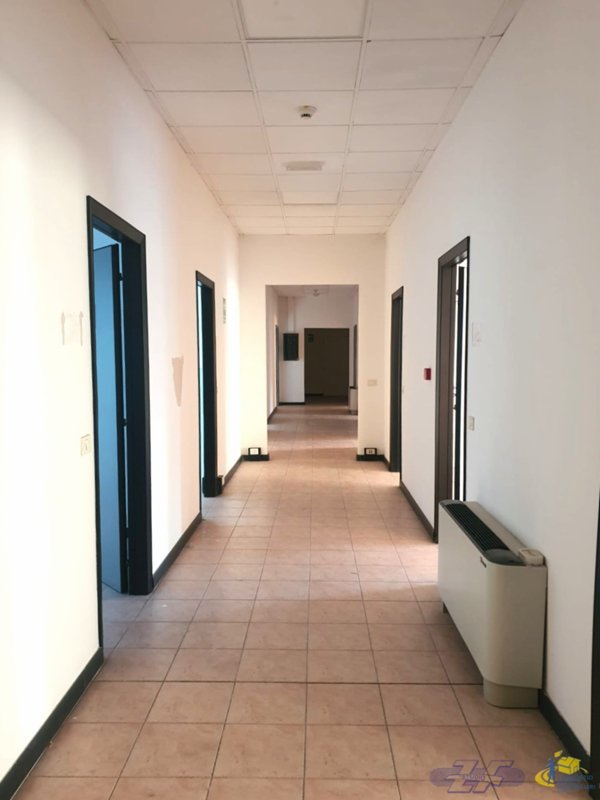 locale commerciale in affitto a Parma