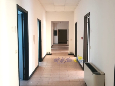 locale commerciale in affitto a Parma in zona Cittadella