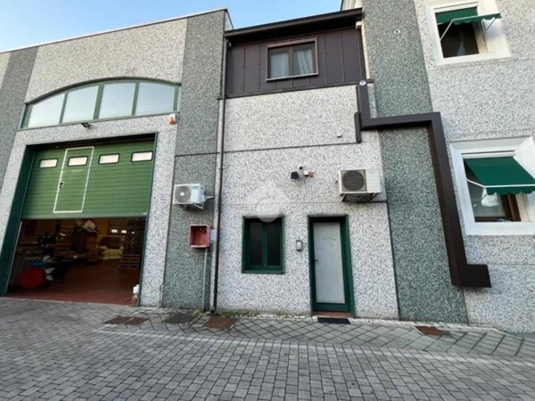 locale commerciale in affitto a Parma in zona Carignano