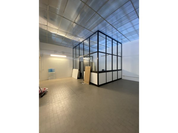 locale commerciale in affitto a Parma