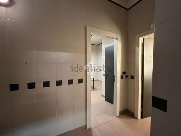 locale commerciale in affitto a Parma