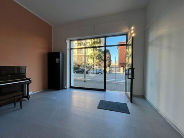 locale commerciale in affitto a Parma