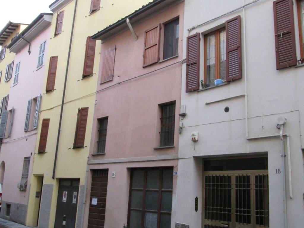 locale commerciale in affitto a Parma in zona Oltretorrente