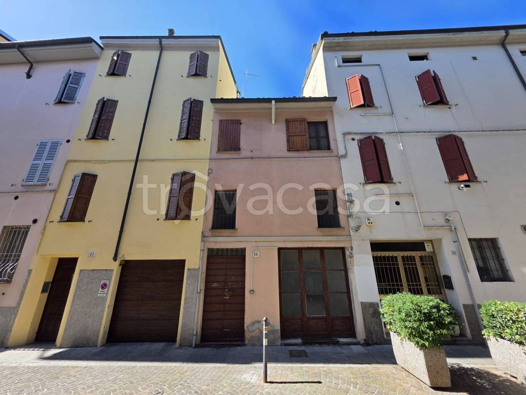 locale commerciale in affitto a Parma in zona Oltretorrente