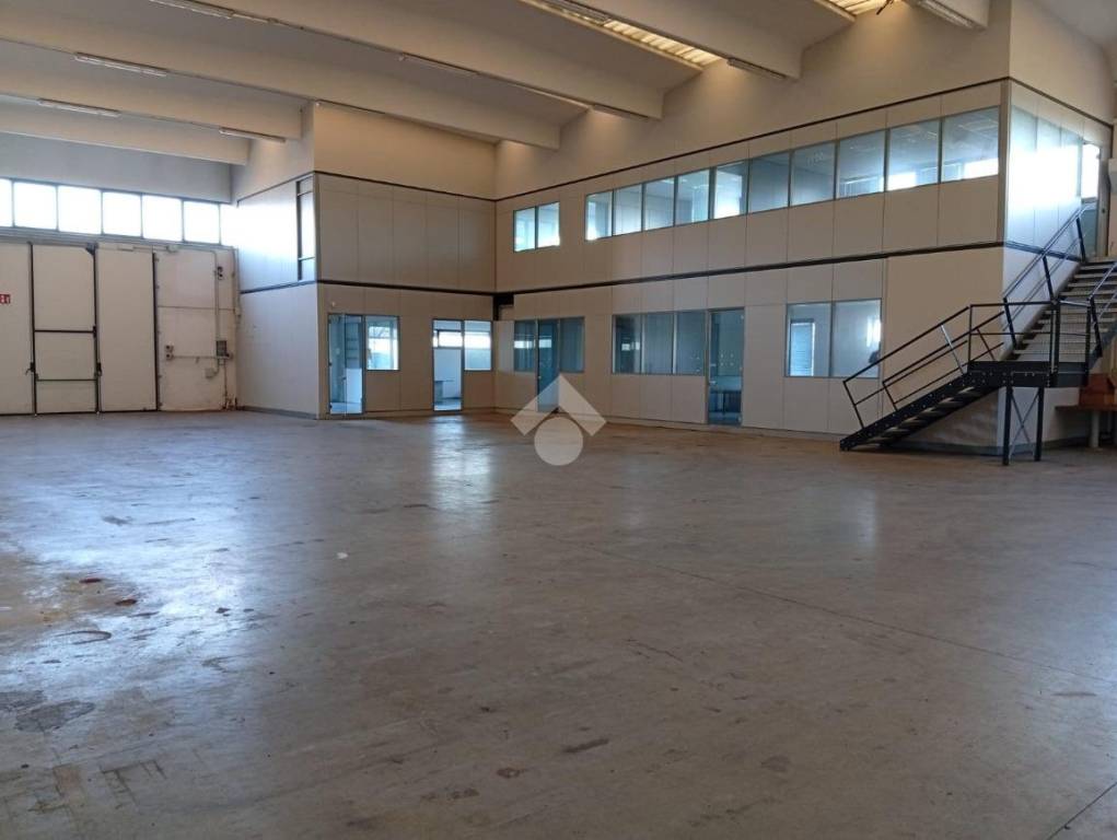 locale commerciale in affitto a Parma in zona Botteghino