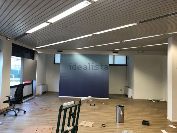 locale commerciale in affitto a Parma