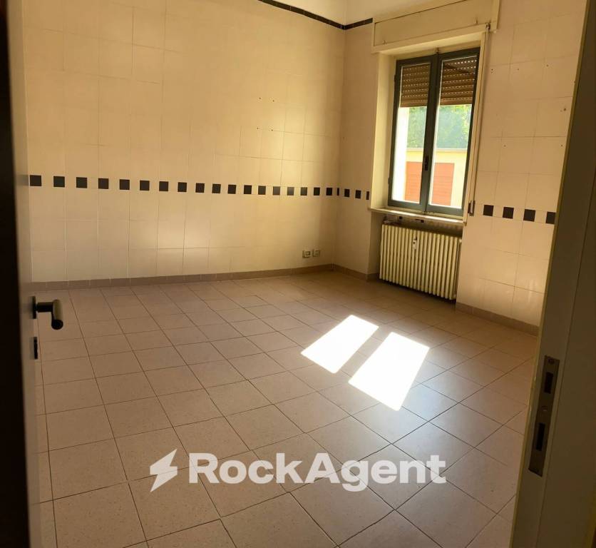 negozio in affitto a Parma in zona Eia