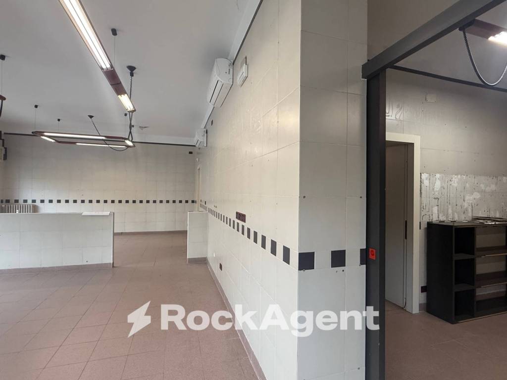 negozio in affitto a Parma in zona Eia