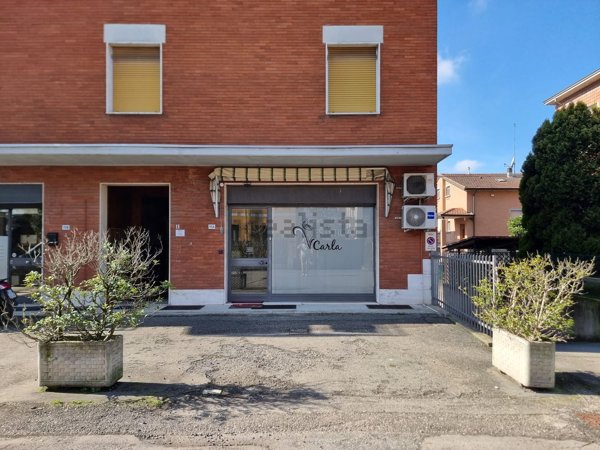 negozio in affitto a Parma in zona Montanara