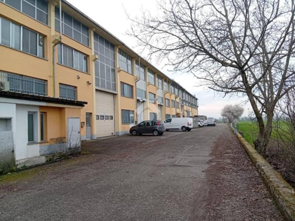 locale commerciale in affitto a Parma in zona Corcagnano