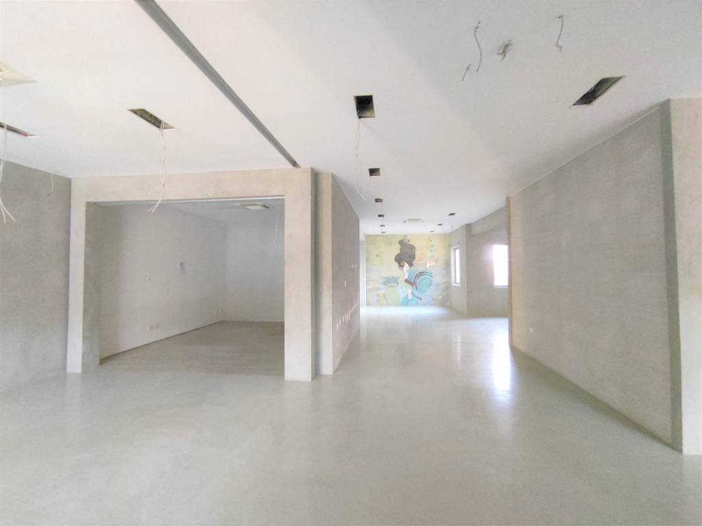 negozio in affitto a Parma in zona Pablo