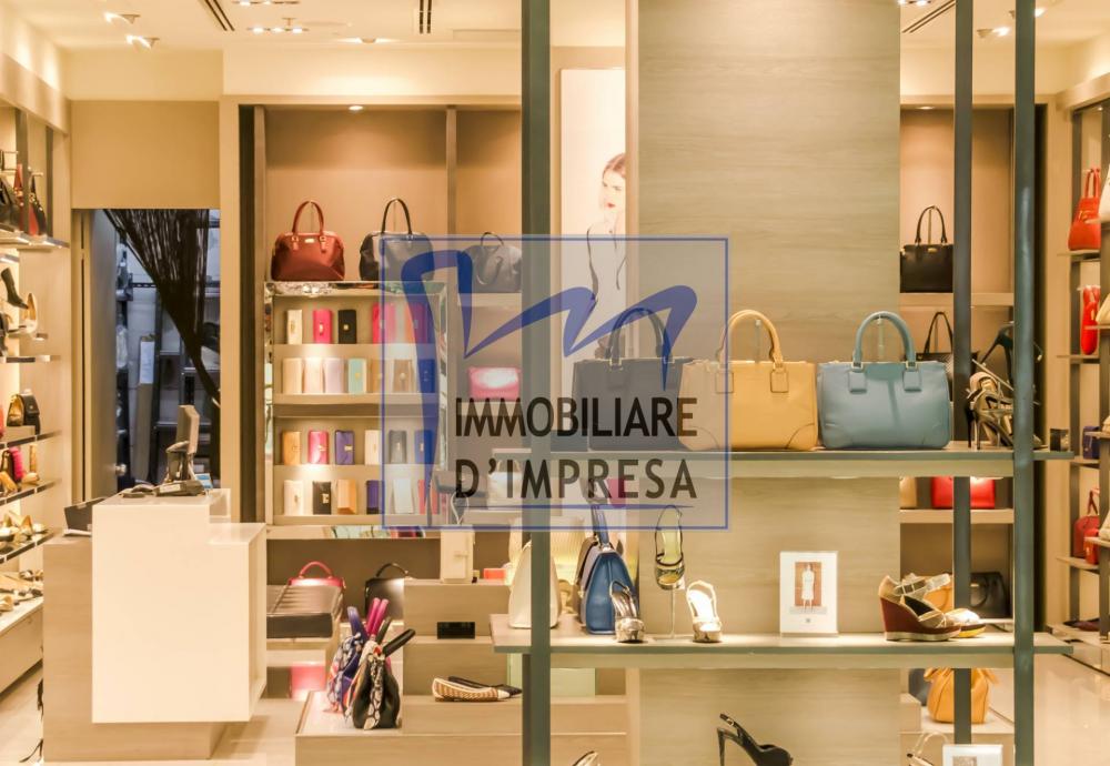 negozio in affitto a Parma in zona Centro Storico