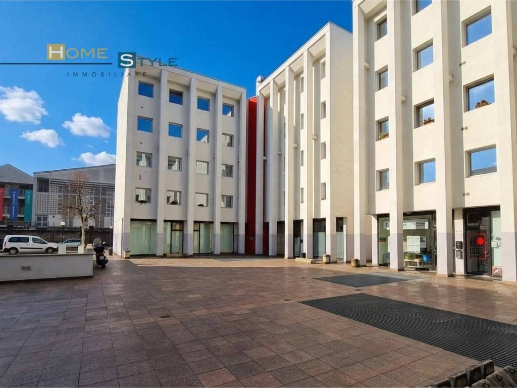 negozio in affitto a Parma in zona Pablo