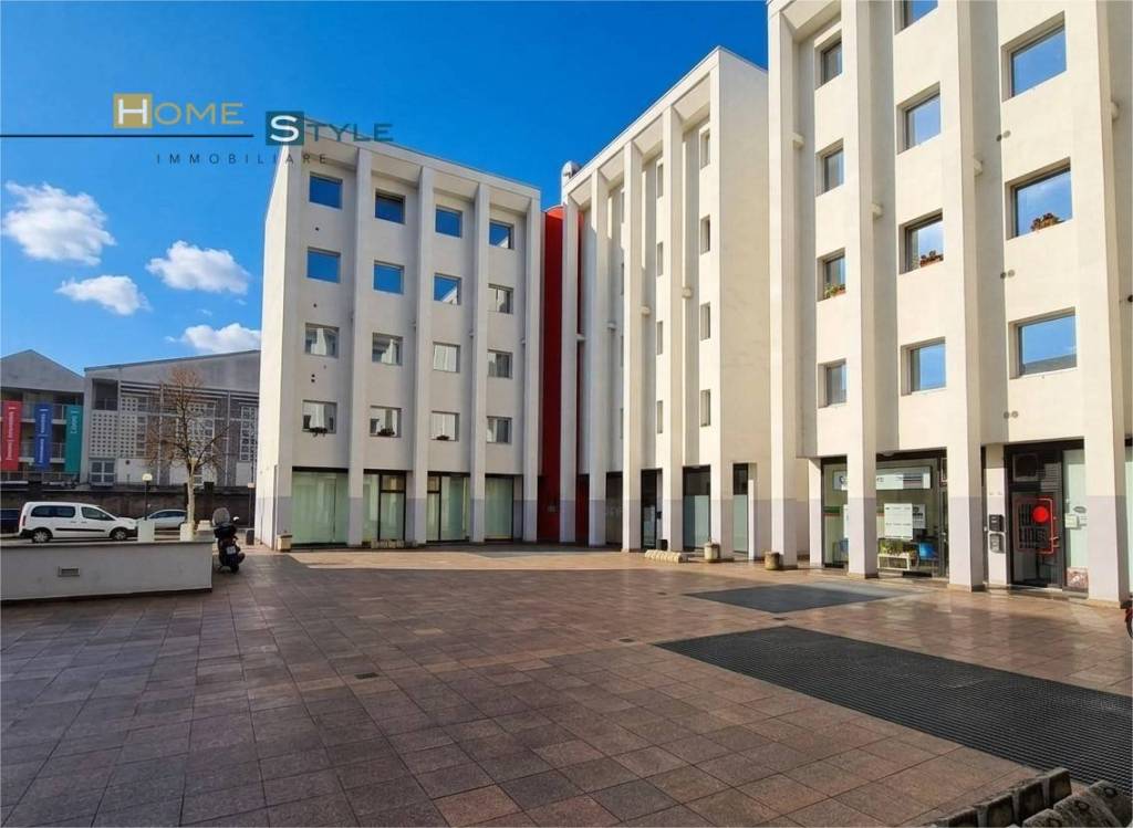 negozio in affitto a Parma in zona Pablo