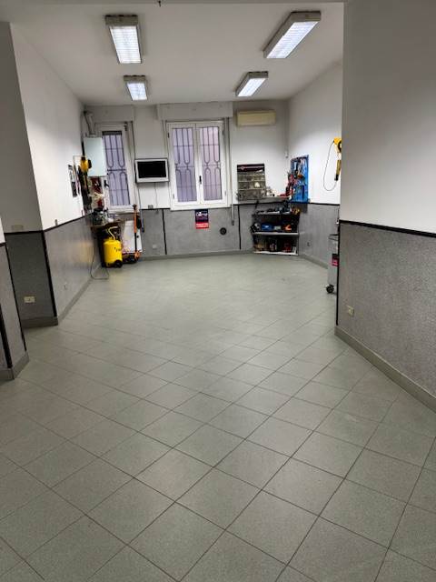 negozio in affitto a Parma in zona Molinetto