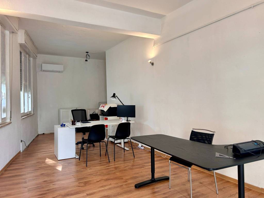 negozio in affitto a Parma in zona Montanara