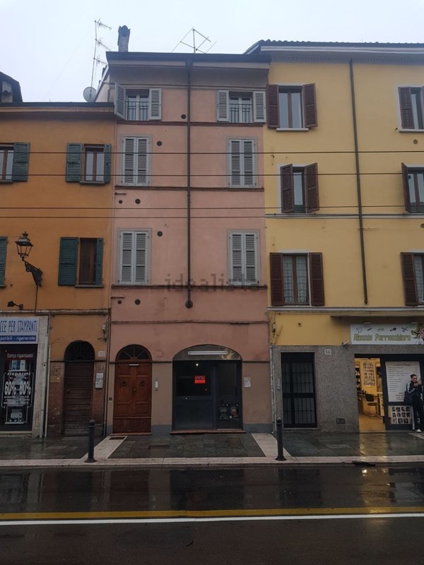 negozio in affitto a Parma