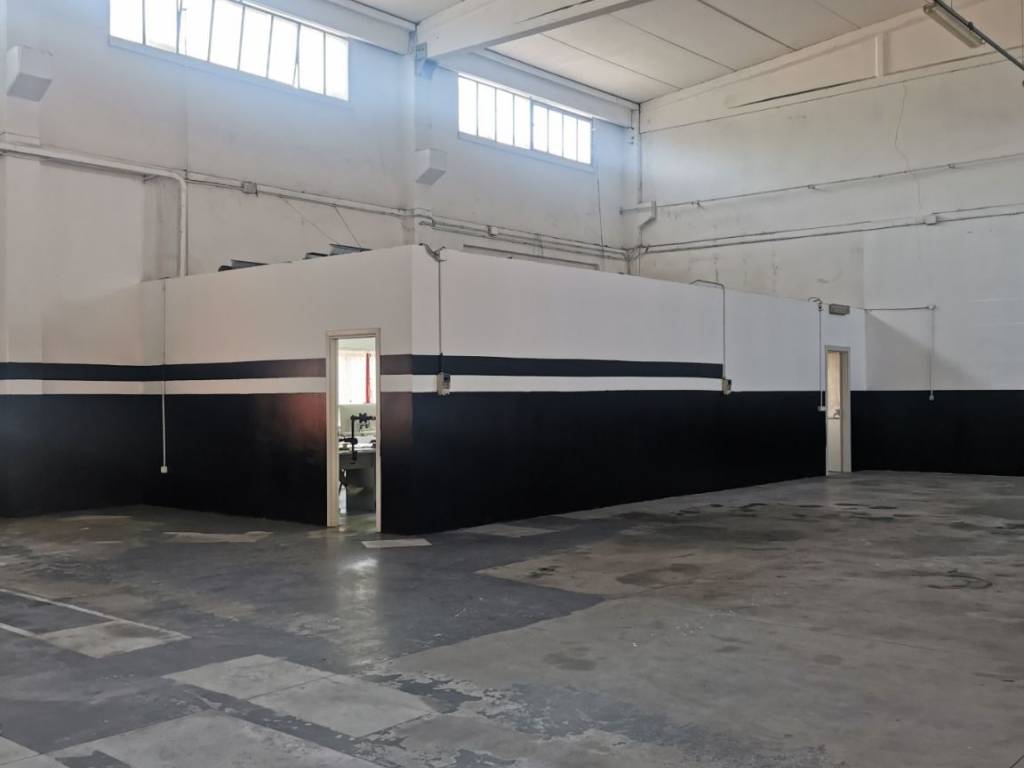 locale commerciale in affitto a Parma in zona Pablo