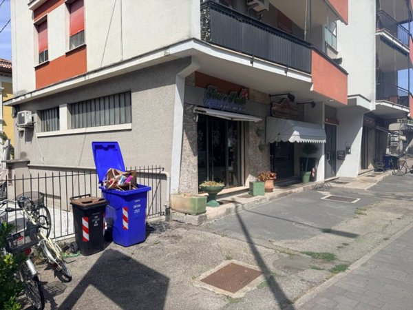 negozio in affitto a Parma in zona San Lazzaro