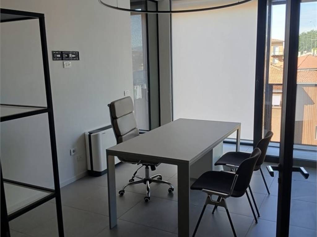 ufficio in affitto a Parma in zona Montanara