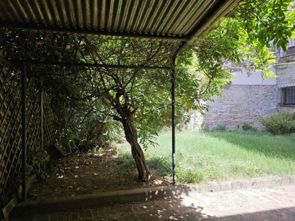 casa semindipendente in affitto a Parma in zona Oltretorrente