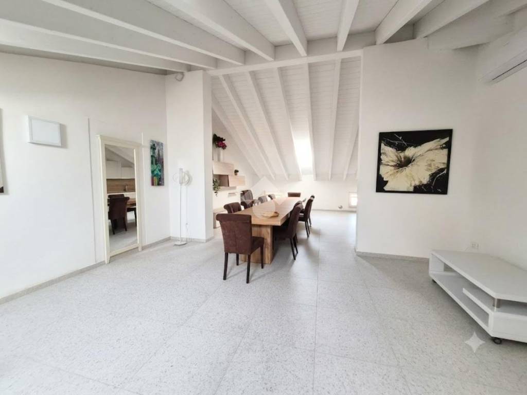 appartamento in affitto a Parma in zona Cittadella