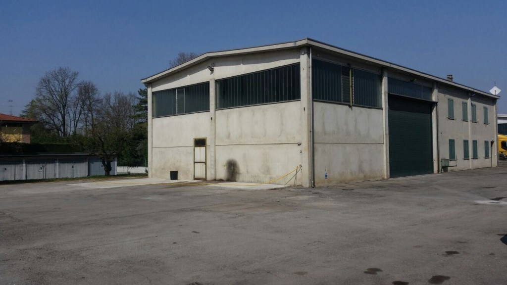 locale commerciale in affitto a Parma