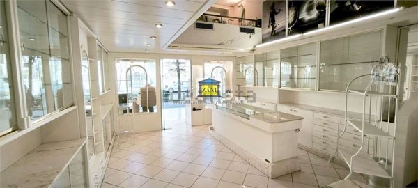locale commerciale in affitto a Salsomaggiore Terme