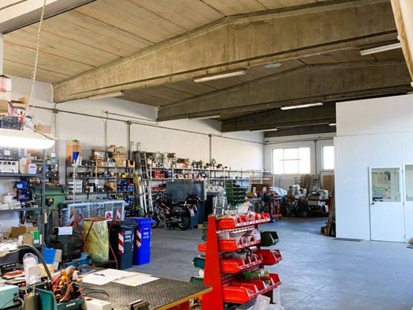 locale commerciale in affitto a San Secondo Parmense