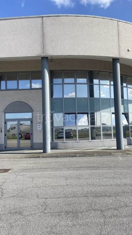 locale commerciale in affitto a Torrile in zona San Polo