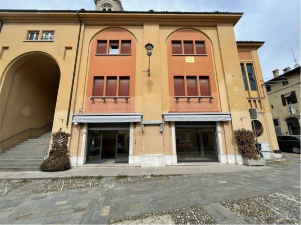 negozio in affitto a Traversetolo